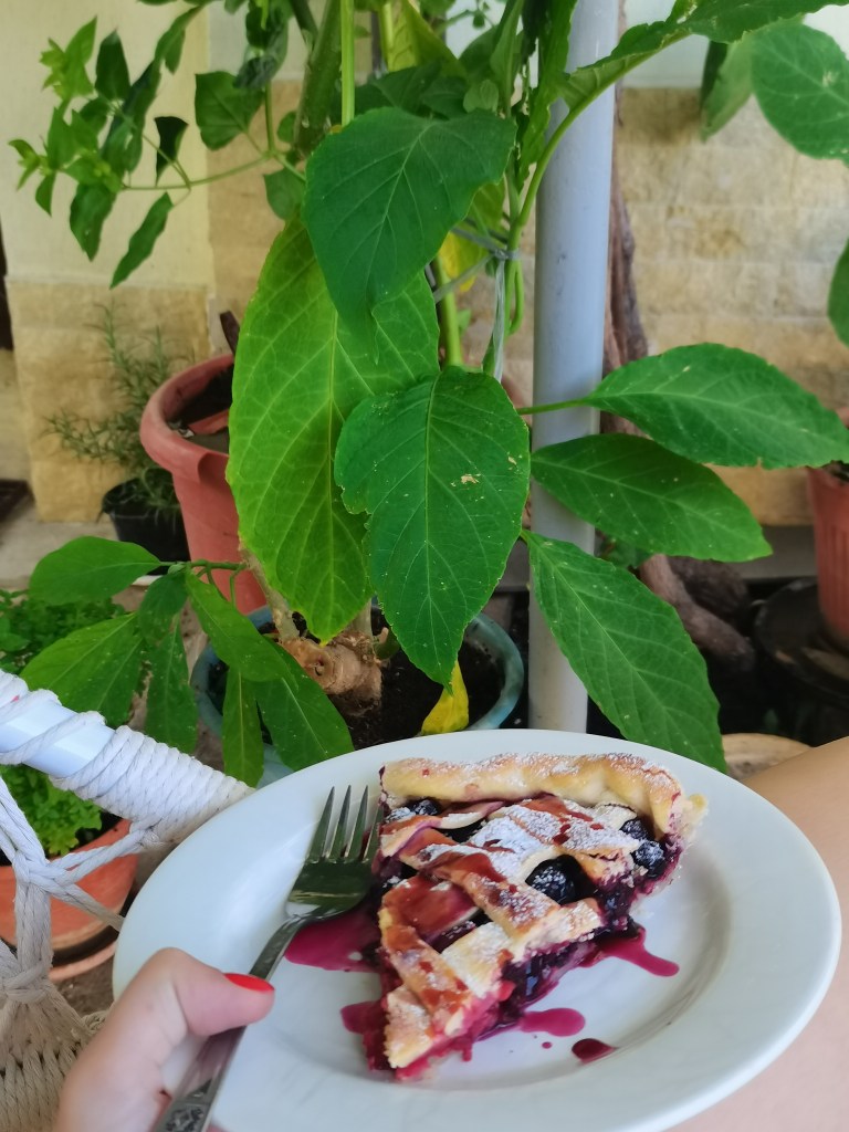 Blueberry-raspberry pie