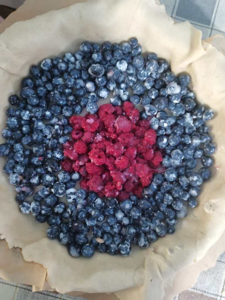 Blueberry-raspberry pie