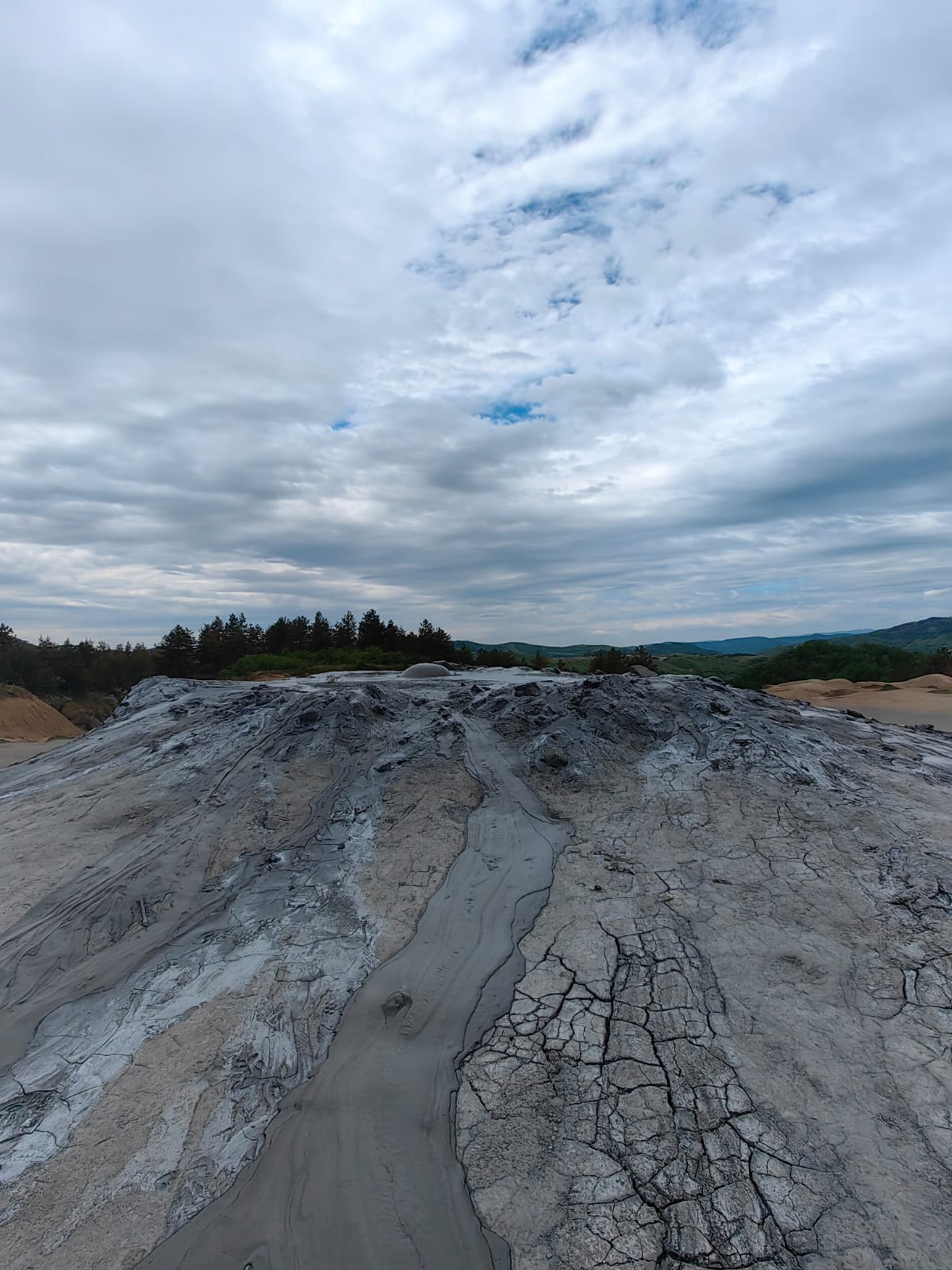 muddy volcanos/ vulcanii noroiosi