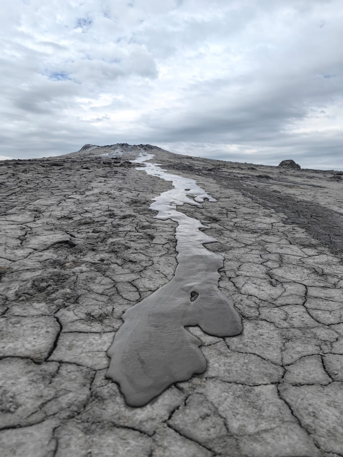 muddy volcanos/ vulcanii noroiosi